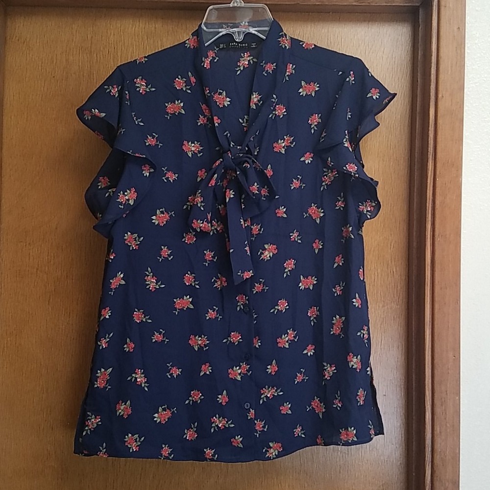 Zara Basic Blue Floral Button Down Blouse size M